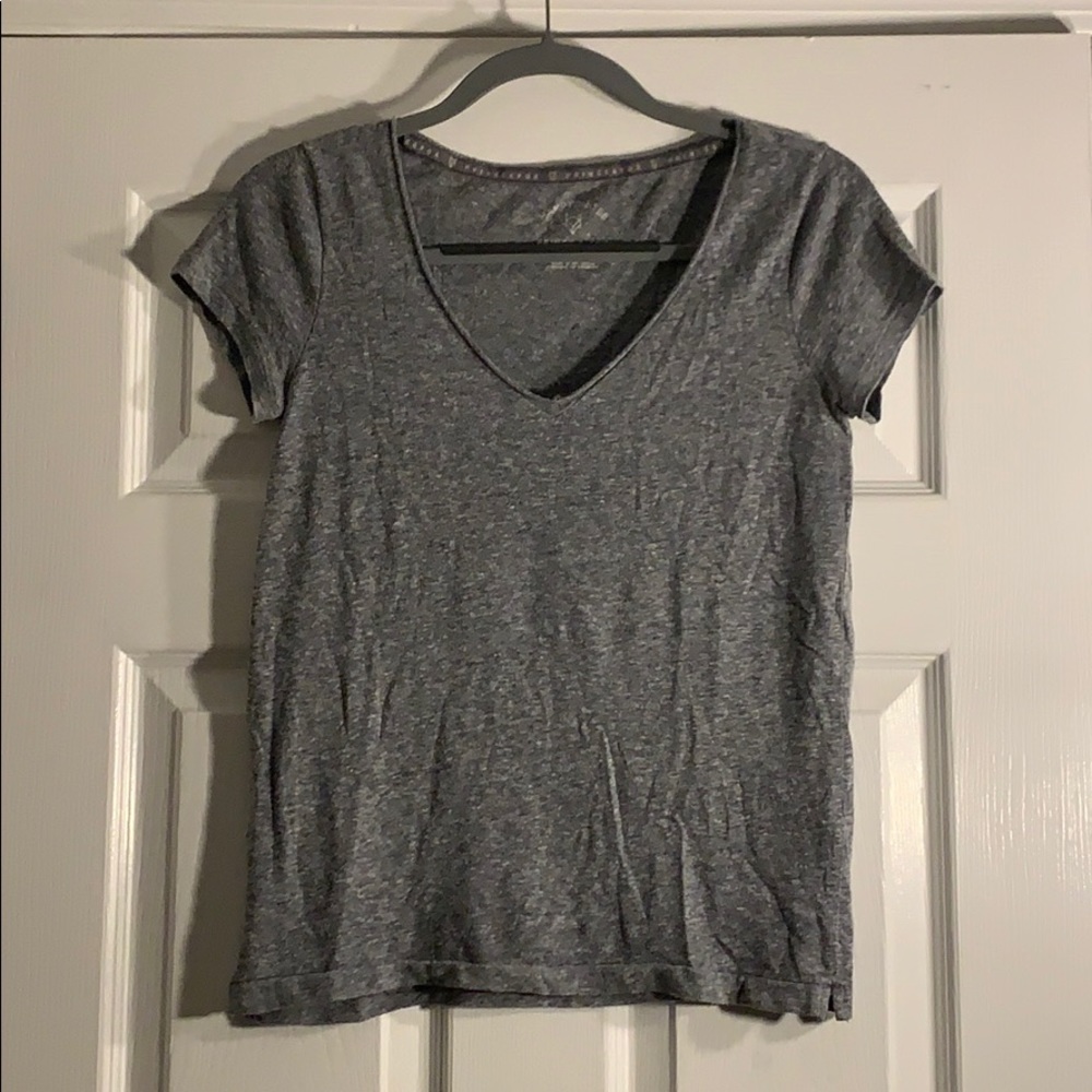 gray t-shirt